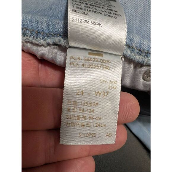 Signature by Levi Strauss & Co. Gold Label Totally Shaping Pull On Bermuda Short - Picture 4 of 6